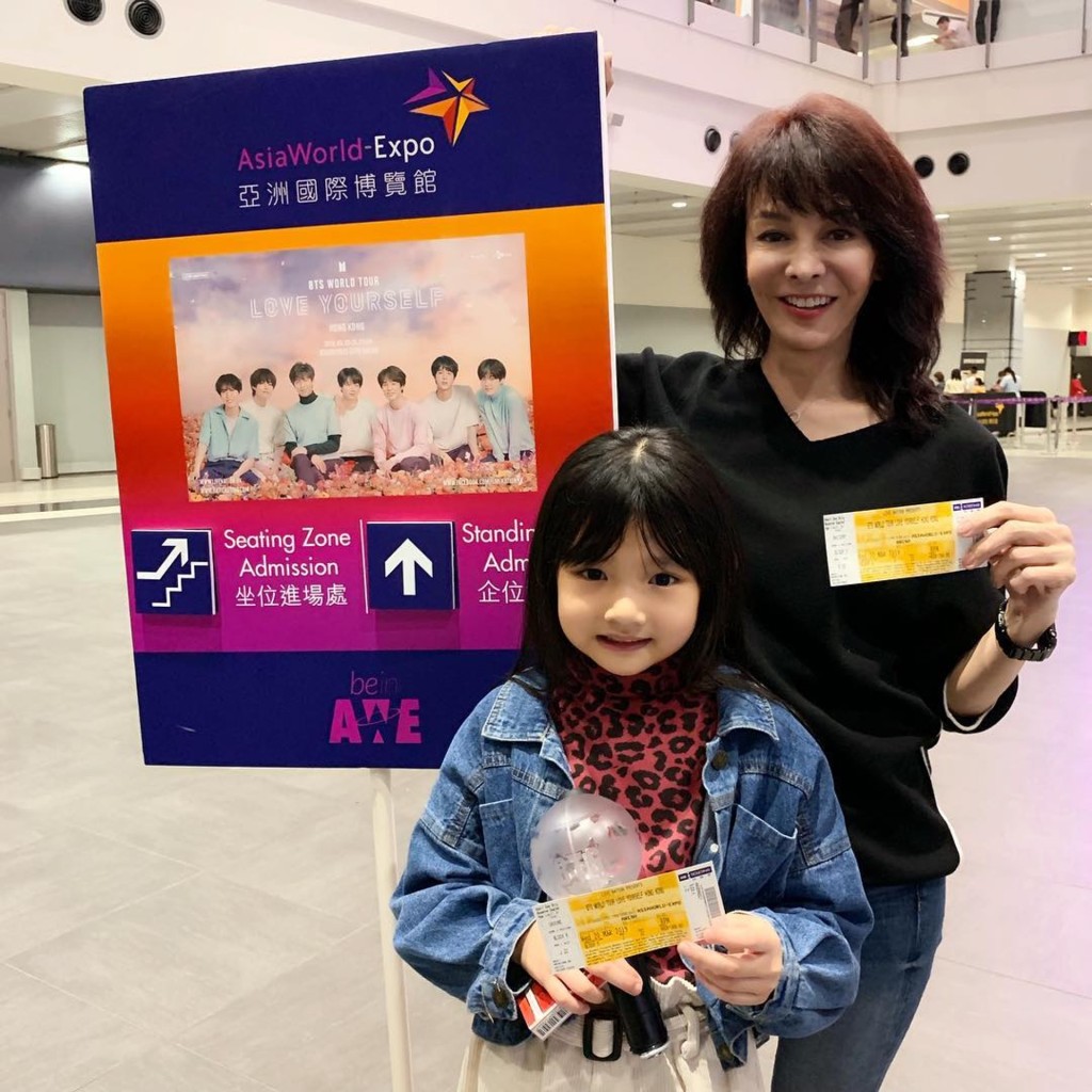 鄭裕玲追韓國天團BTS亦追到出晒名，2019年BTS在港開騷，她還帶陸永囡囡一齊捧場。